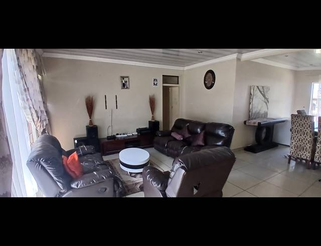 4 BEDROOM FREEHOLD FOR SALE IN NCANDU PARK